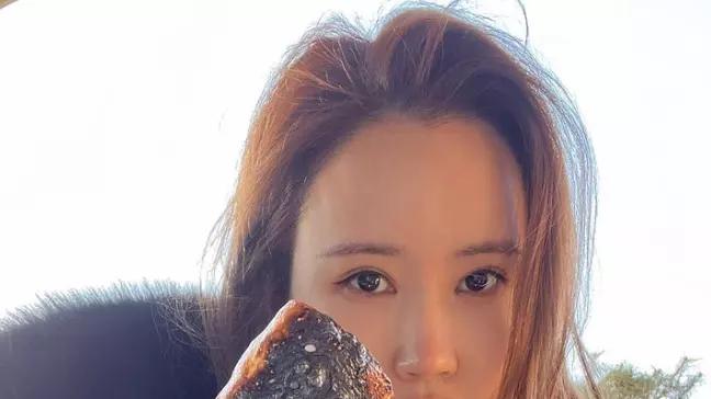 38岁李多海官宣与8年男友Seven结婚，公开唯美婚纱照温馨浪漫