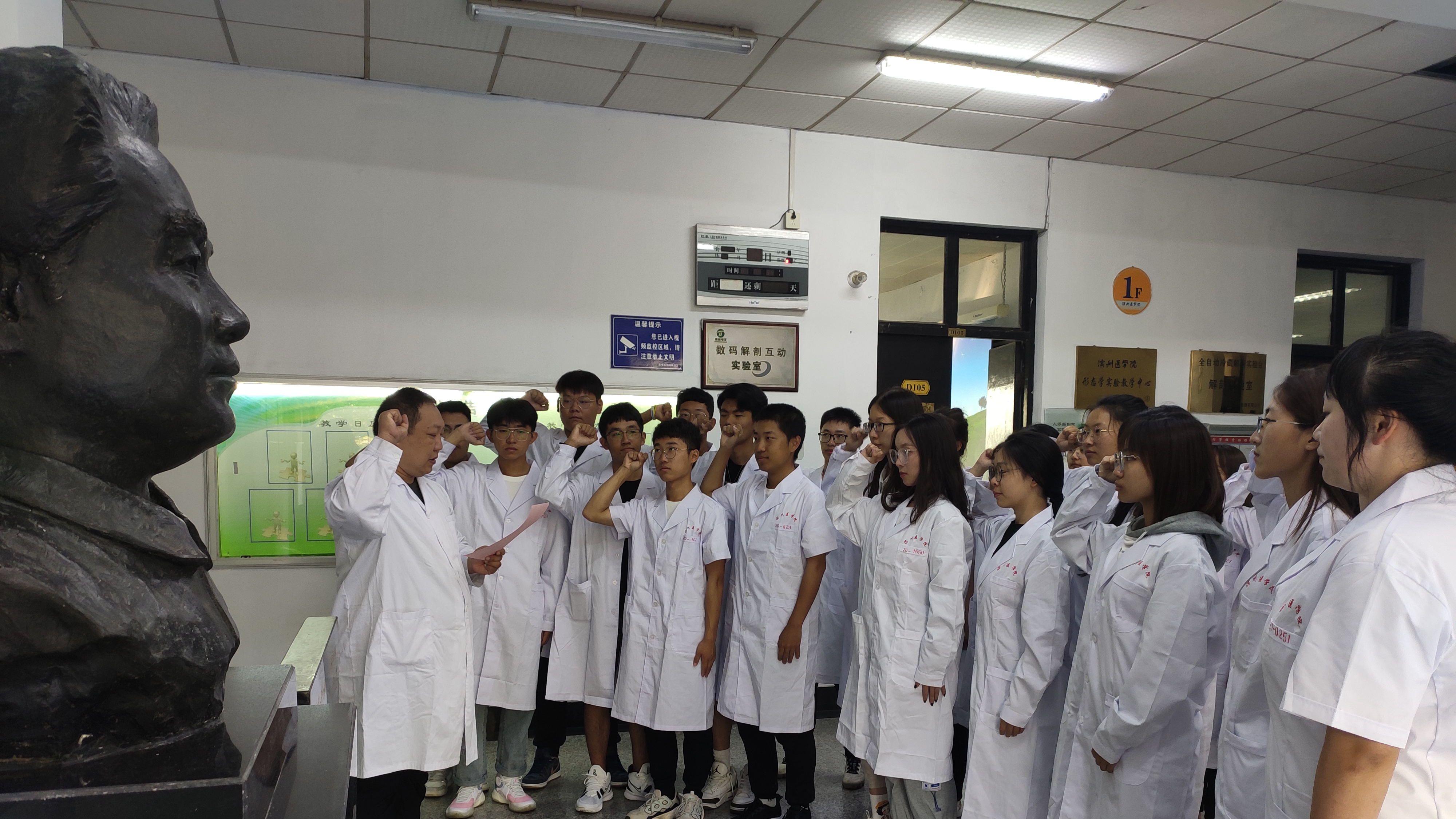 张雪峰推荐的2个好专业，很有“钱途”，毕业2年基本能月入过万