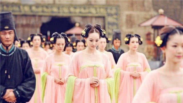 所有人都以为她舔狗十年成功上位，殊不知这一切都是我布下的局