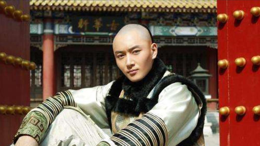 乾隆看望31岁的亲弟弟，乾隆前脚刚走，弟弟便说：我现在可以死了