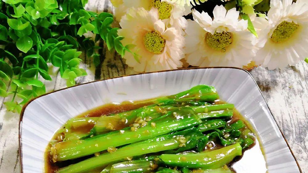 冬天遇到此菜要多吃，比菠菜便宜，比白菜鲜，养肝排毒助眠