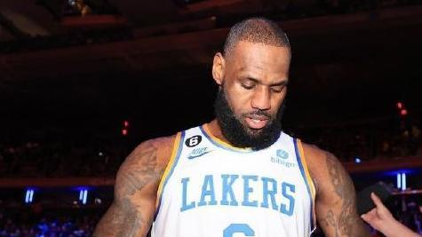 詹姆斯成全能战士：生涯助攻数超越纳什，正式跻身NBA助攻榜第4名