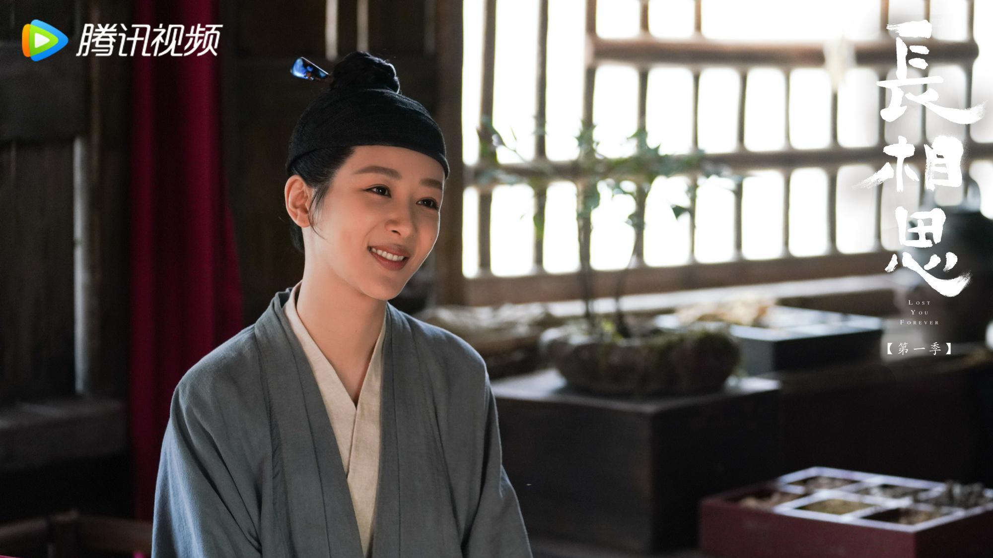 把杨紫与李沁放到一起，两人都是“吃瓜子”，差距一目了然