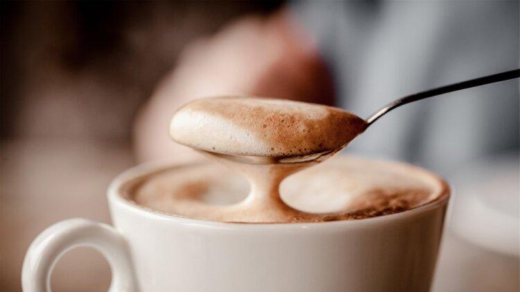 不少人被8小时睡眠论忽悠了！60岁以后，最佳的睡眠时长是多少？