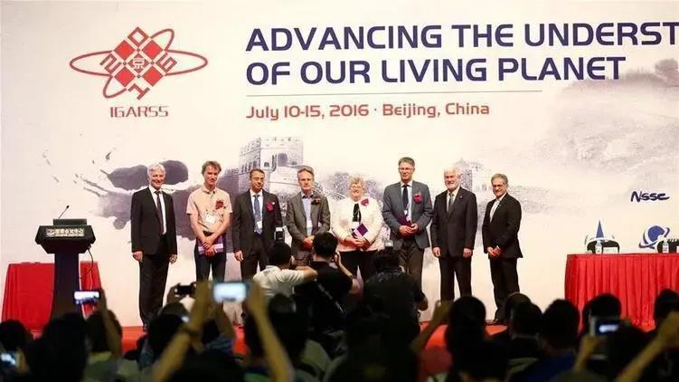 “海棠翡翠”发帖称儿子携带国家机密资料出境美国！恐已经泄密！