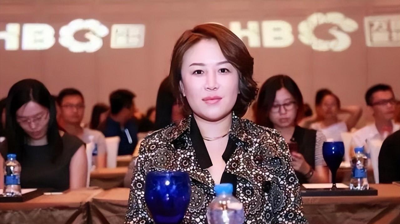 华人女总裁石锐雪：卷走1.5亿到美国避难，被FBI带走判20年