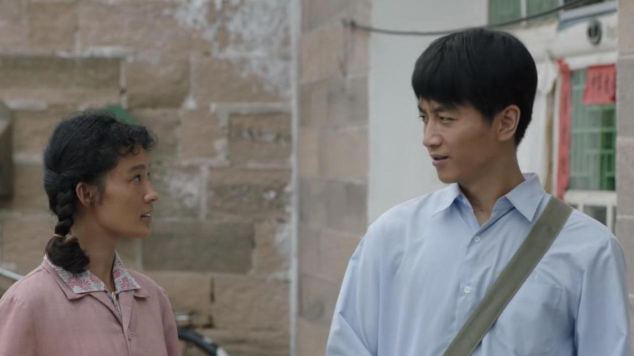 《人生之路》抛弃刘巧珍，迷恋黄亚萍，高加林成功“毁了”自己