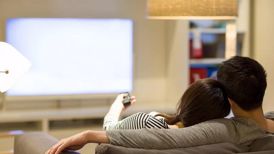 小三的女儿从未来穿越而来，骂我才是小三，逼我成全男友与闺蜜，可她为什么要喊我妈？