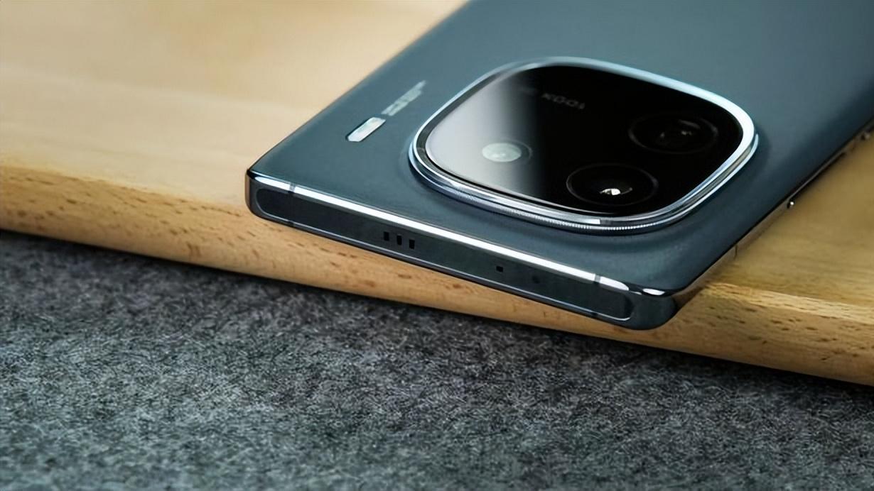 iqoo12 pro详细体验评测：精致与电竞兼备