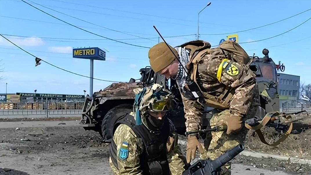 乌军失去唯一路线，雇佣兵火力掩护杀出重围，俄军将一个不留