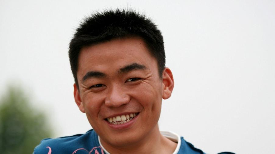 当初葛优拍他的头，他激动得一夜未眠，而现在声名鹊起