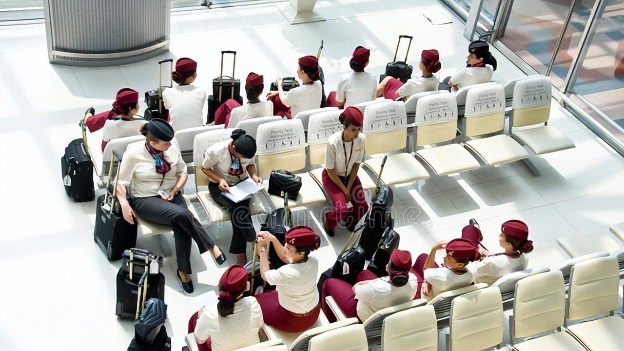 空乘专业的优点和挑战：初中毕业生选择之前需要知道的事情