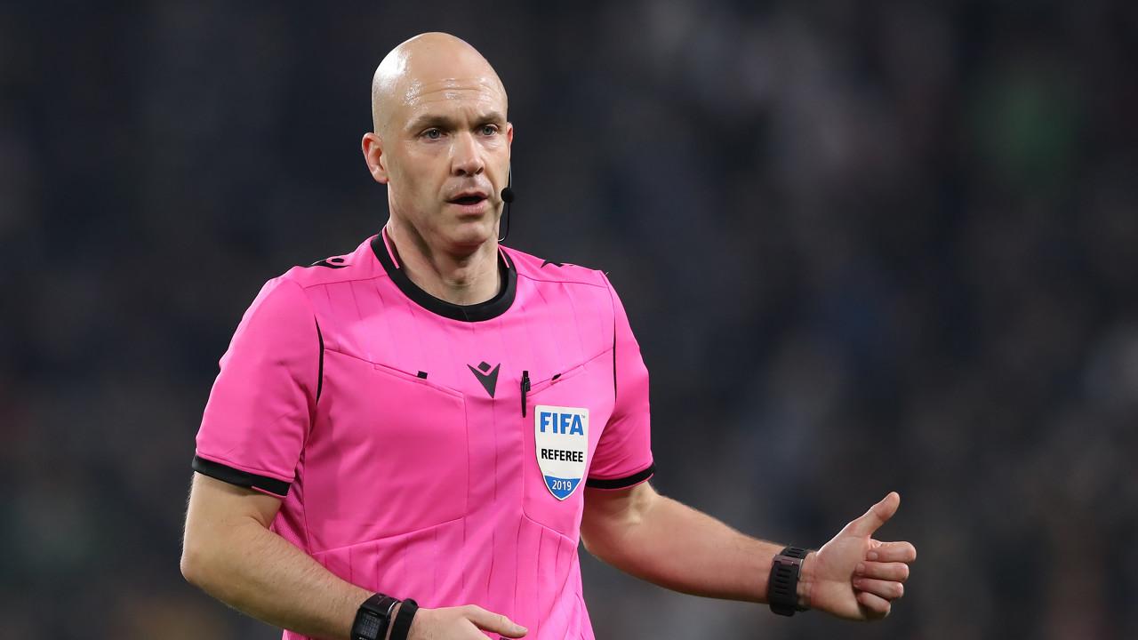 周末阿森纳和曼联比赛由安东尼-泰勒执法，这波流量拉满了，给英足总点赞👍🏻