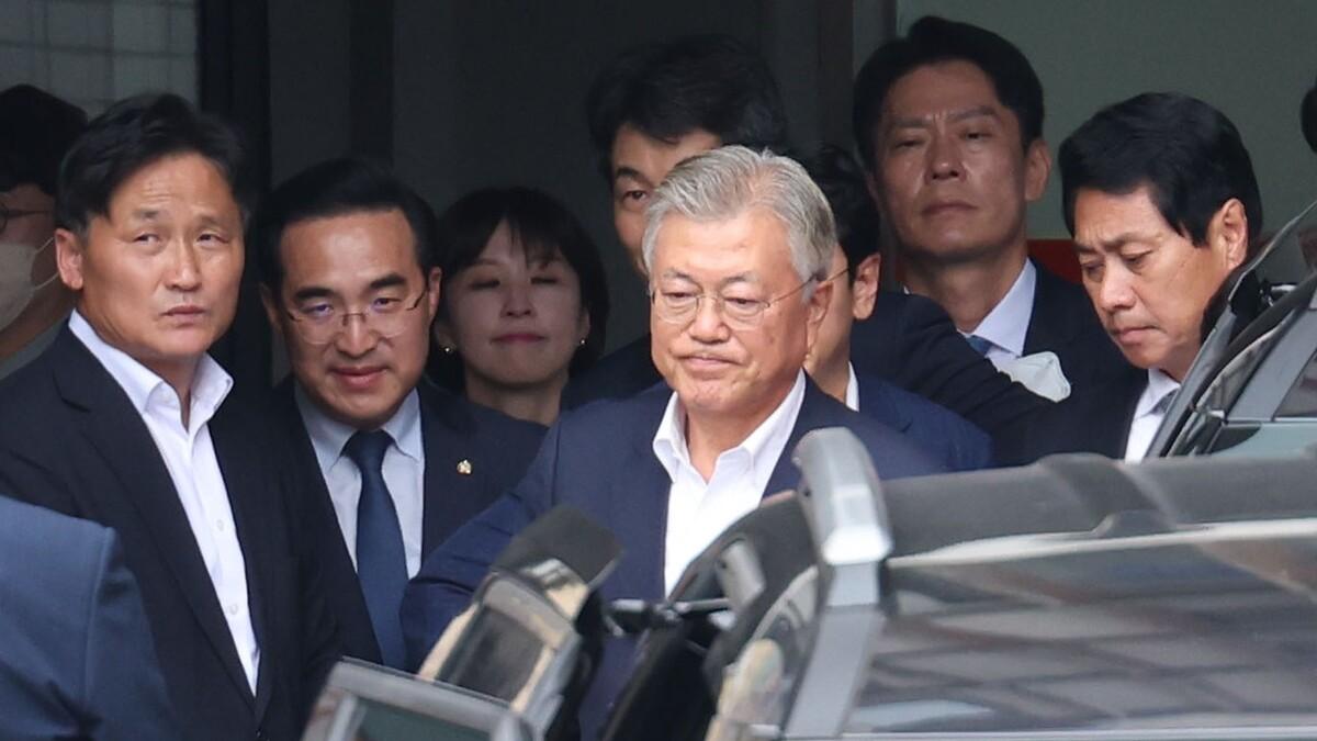 李在明终于等到了，尹锡悦胡作非为，文在寅为友再度出山！
