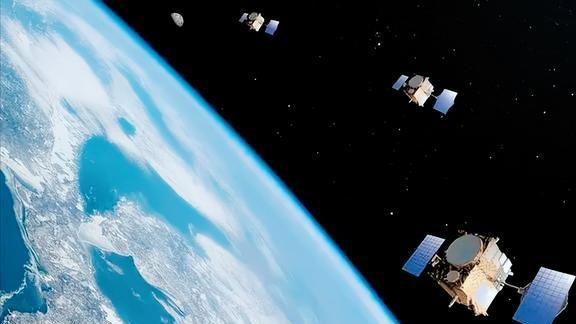 日本买“星链”，中俄成遮羞布，中国低轨道“亮剑”1.3万颗卫星