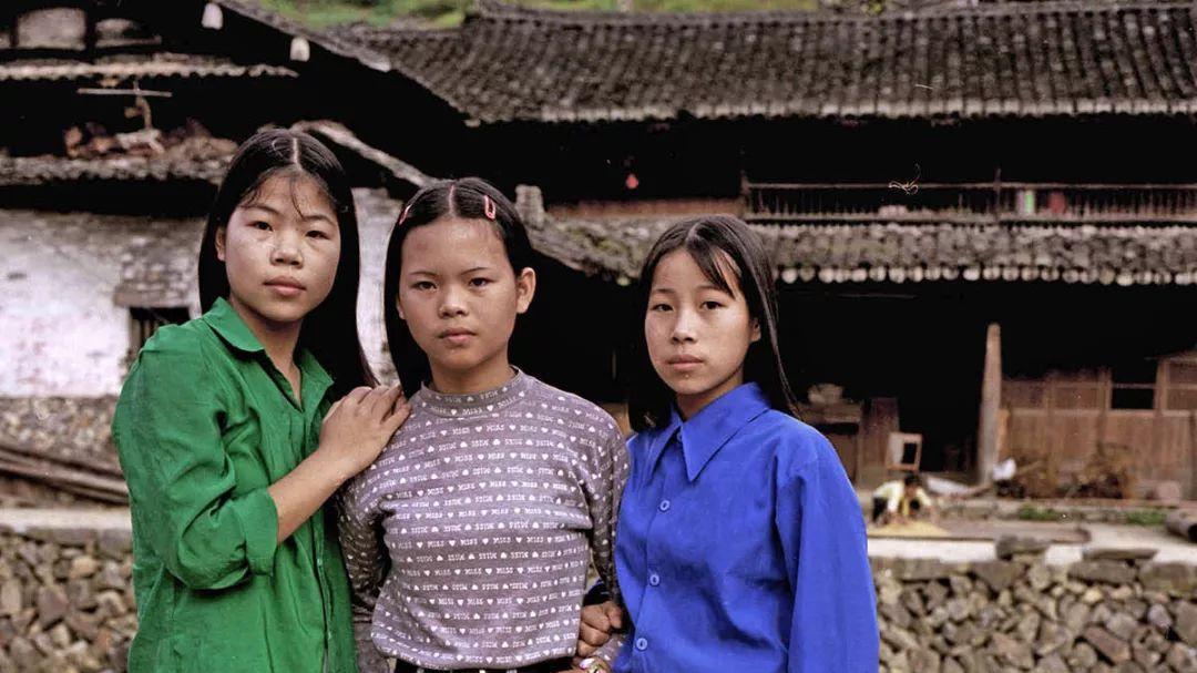 罕见老照片：90年代的打工人，引起无数人感叹