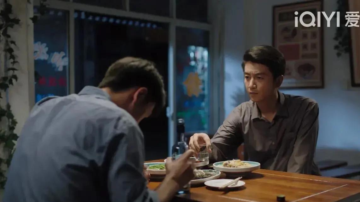 《世界很喧嚣 做好自己就行》老杨的猫头鹰：“悄悄努力吧，一旦你变厉害了，就会看到很多是非”？