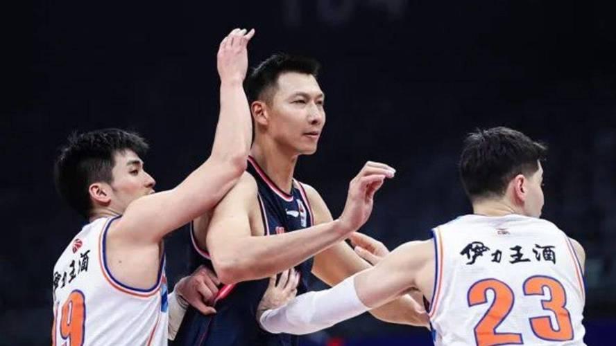 广东公布11人名单，马尚决定续约，曾繁日展现火热状态