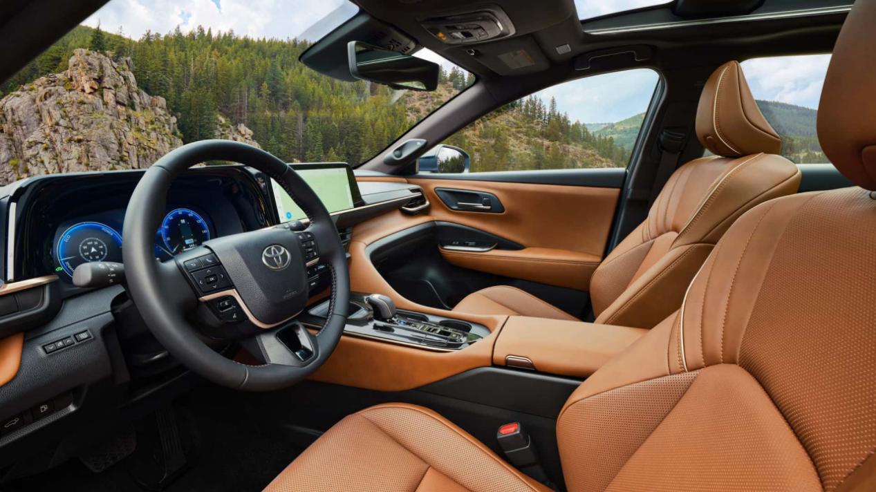 皇冠Signia替代丰田威飒，25万售价能大卖吗？