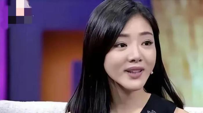 演员邓家佳：10年恋爱长跑没能熬过7年之痒，40岁全看缘分结婚