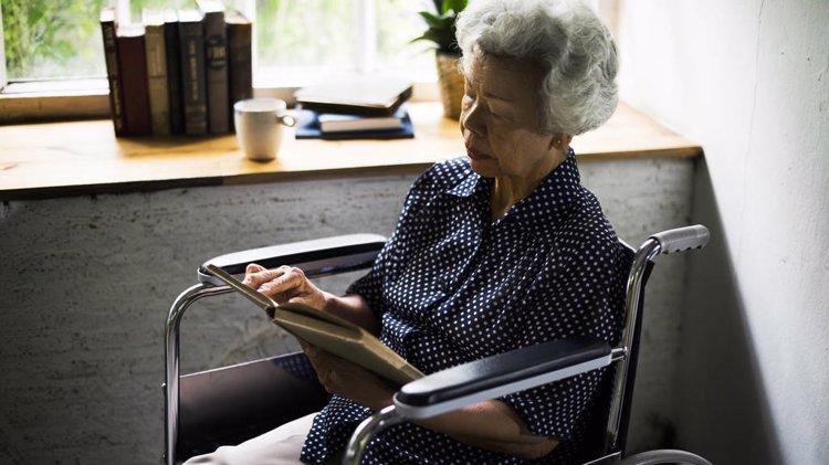 为什么独居老人越来越多了？研究发现孤独对寿命的影响，值得深思