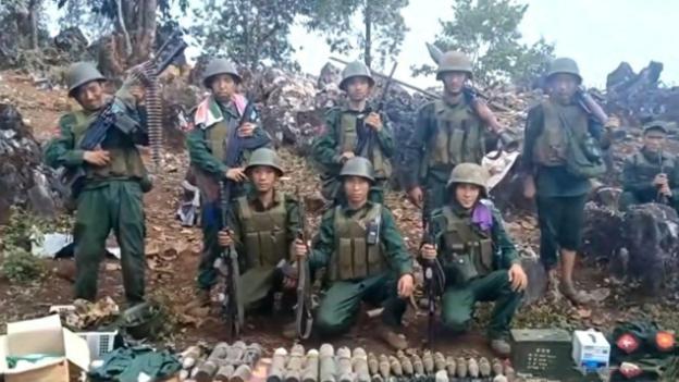 苏30也没用！缅军1个营成建制投降！彭家声之子兵锋直指老街