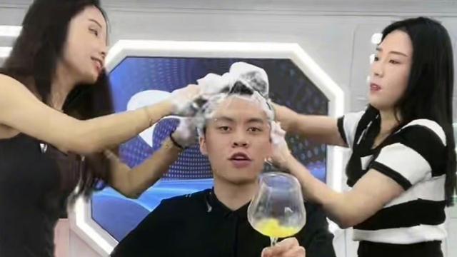 郁美净不到一天涨粉32万 网友：都快结束了，你怎么才来？