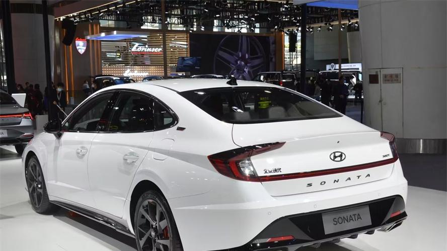 又一合资B级跌到底线，长近5米颜值媲美A7，从16.18万跌至13.78万