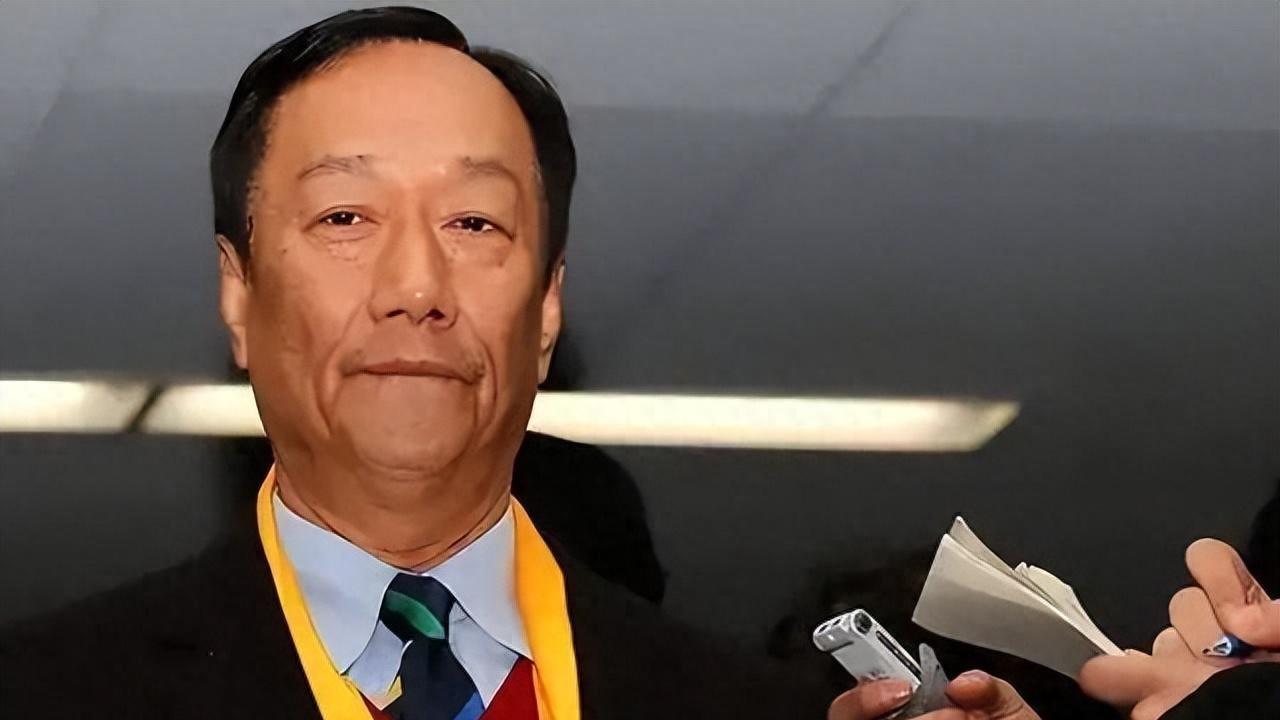 不得已的打法？“新光公主”吴欣盈，争上娱乐版面，是在配合柯？