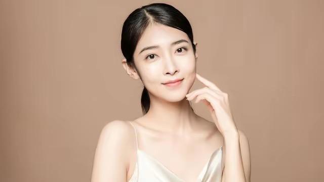 李晓的独特骗局：假装情侣变成真爱？