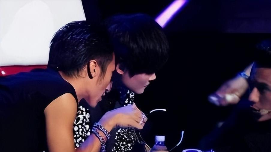 7年前陈坤将耳机“砸”向谢霆锋，从此再无瓜葛，究竟发生了啥？