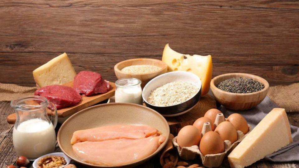 年龄大要管住嘴！人过50建议：多吃4样，少吃4样，腿脚有劲身体好