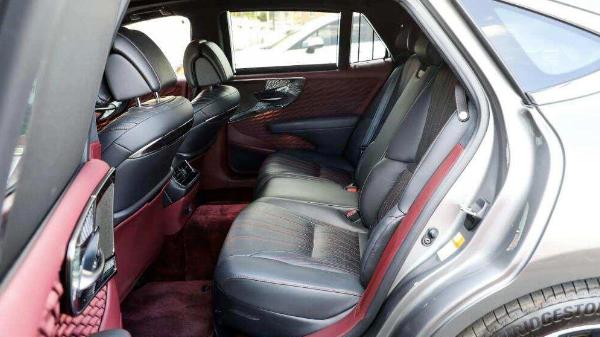 雷克萨斯LS，综合实力能媲美德系车吗？