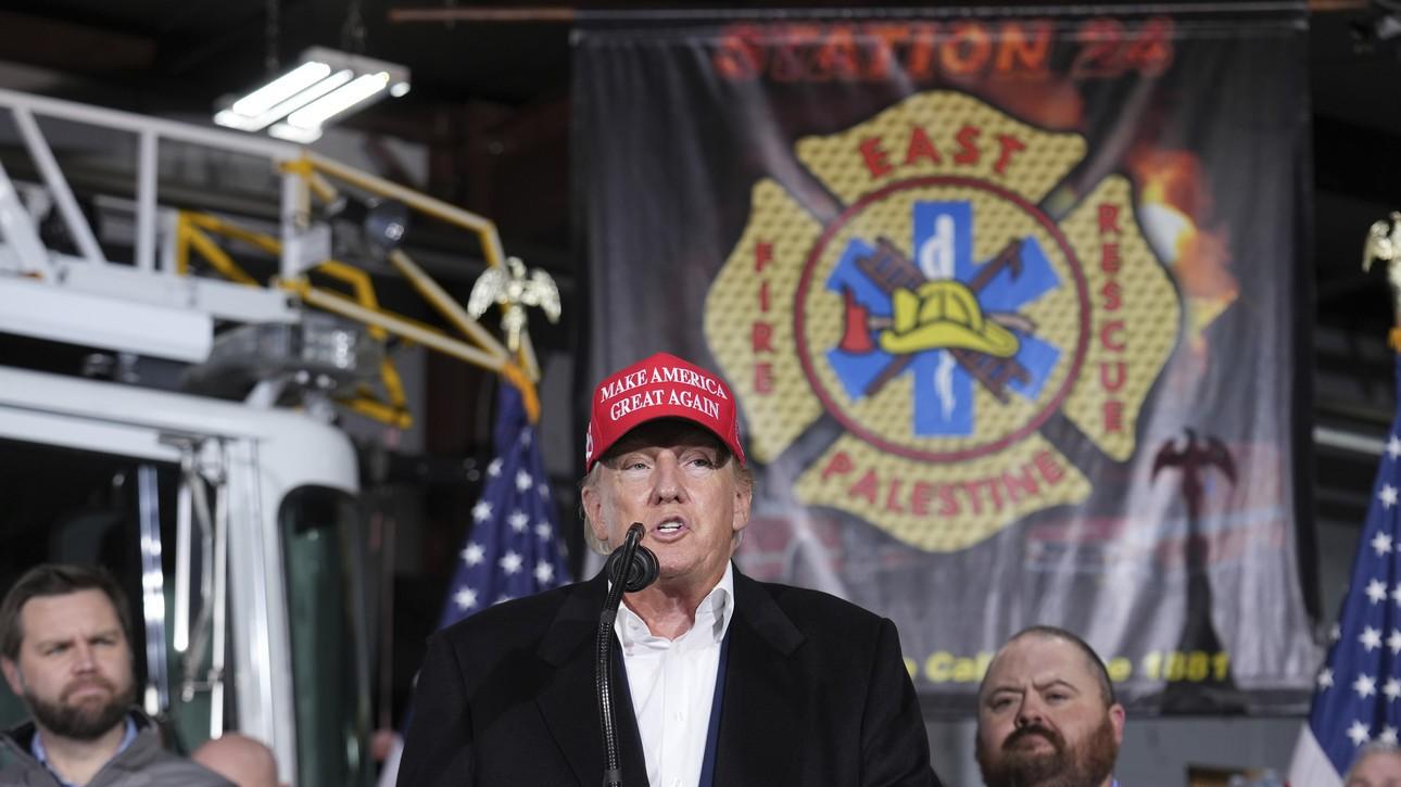 特朗普邀买人心：视察美国毒火车脱轨事发地！！