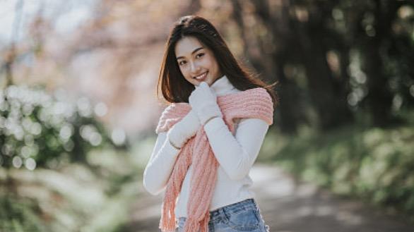 穿成玛丽苏恶毒女配，我努力当小透明，却引起了四个帅男人的注意……
