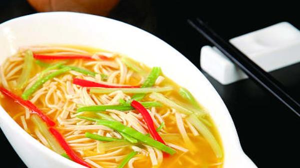 鸡汤煮干丝，鸡汤鲜美，营养丰富