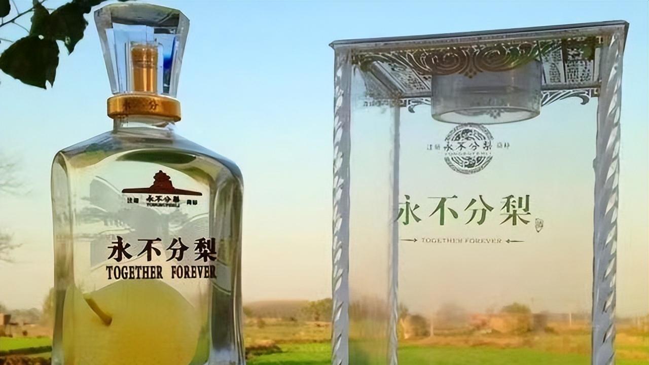 五粮液“永不分梨”酒，鸭梨这么大怎么放进去的？看完茅塞顿开