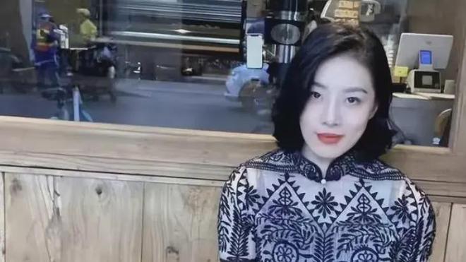 董小姐近况曝光：回公司办离职手续，同事称其对事业和恋爱很焦虑