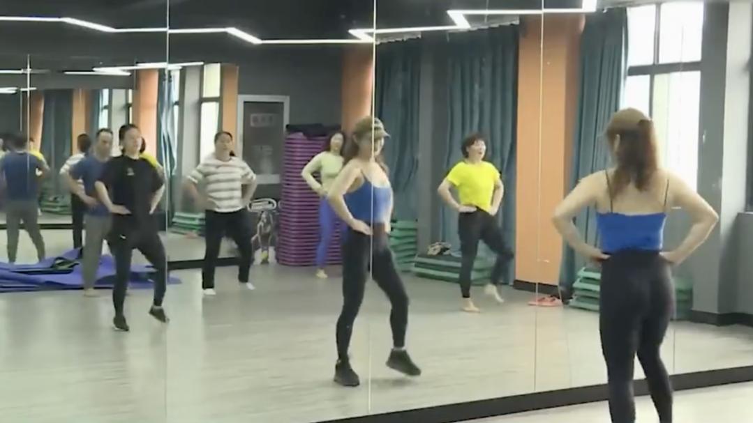 运动员|坚持健身22年！60岁阿姨长这样