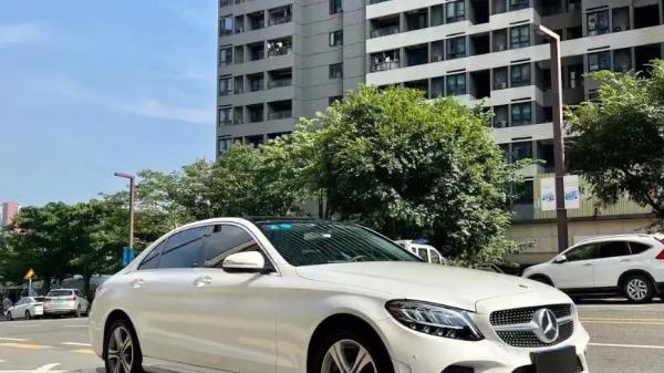 奔驰C260L，外观精美，机械推进器引擎