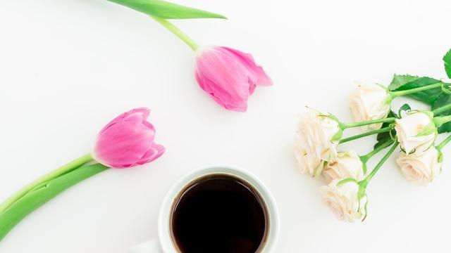 我65岁丧偶，她主动向我表白，要跟我过日子，我该不该答应呢？