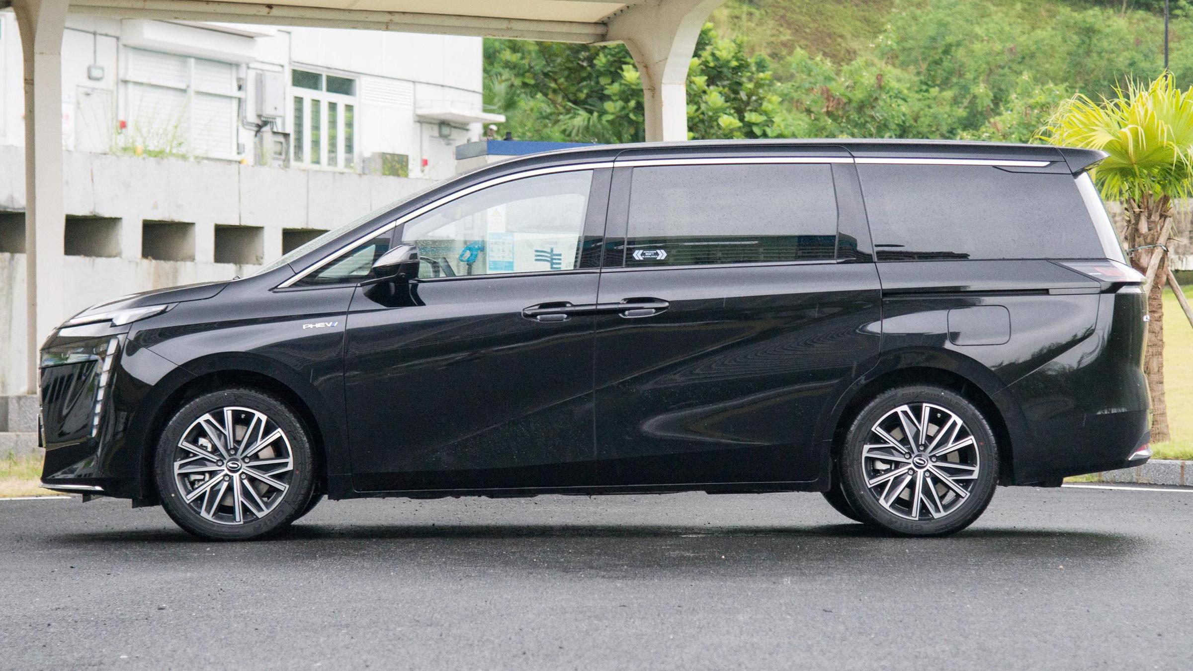 静态解读传祺E8，售价区间20.98万-22.98万元，新能源MPV首选