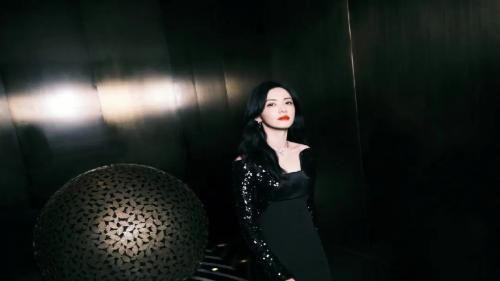 因出演“郭芙蓉”爆火，17年参演多部剧，43岁魅力依旧