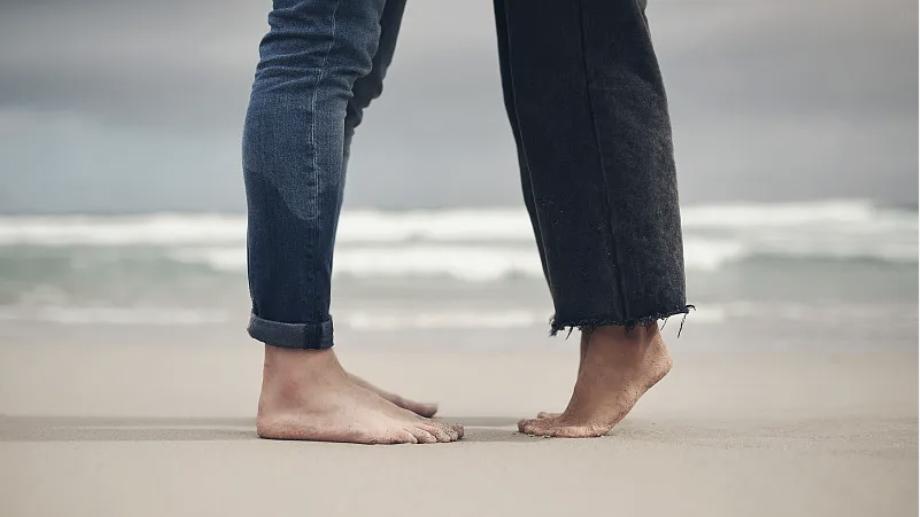 我死后，他让新婚妻子打扮成我的模样，给她戴上专为我设计的婚戒，可他忘了，逼死我的人，是他自己