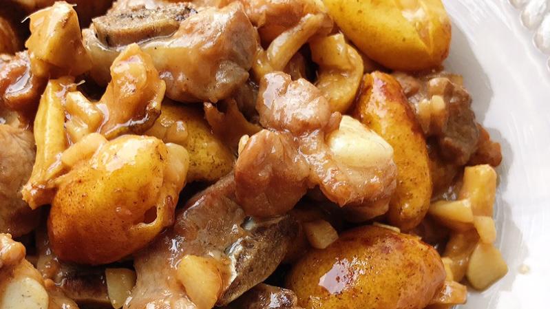 黄皮炖鸭子，是一种非常普通的烹饪方法，它的特殊组合，会使鸭子变得更加好吃。