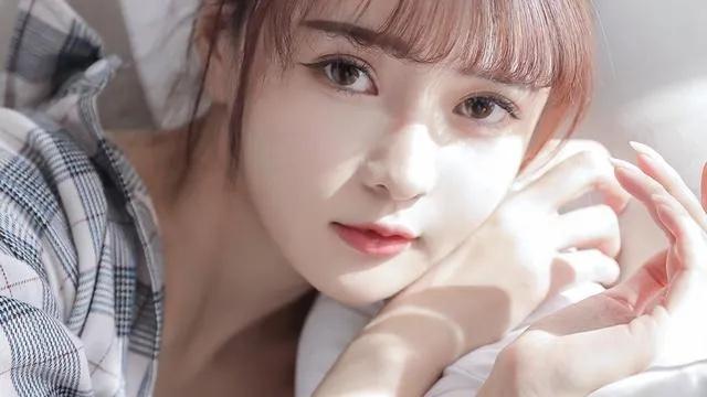 为了孩子着想，离婚后我和前夫还是住在一起，他外出赚钱，我被他带回来的小女朋友认成大妈保姆.....