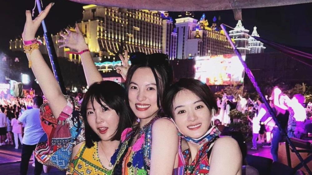 不论身处何种地位也不忘朋友，从赵丽颖到刘亦菲，真够义气