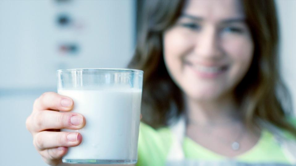 为什么西医提倡喝牛奶，中医却不建议喝牛奶？到底该听谁的？
