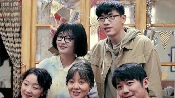 电视剧《外婆的新世界》解说，人的一生确实过的飞快，要好好珍惜此时此刻的人生阶段