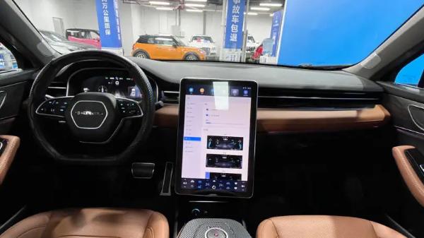 赛力斯SF5，一款刷新认知的智能电动SUV，搭载了高容量的三元锂电池